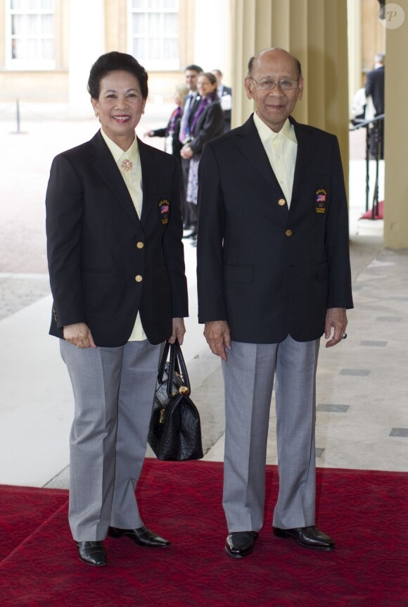 Arrivée du couple royal de Malaisie. La reine Elizabeth II donnait le 27 juillet 2012 une réception à Buckingham Palace pour les royaux et chefs d'Etat et de gouvernement invités à la cérémonie d'ouverture des Jeux olympiques de Londres 2012, dans les heures précédant le grand moment.