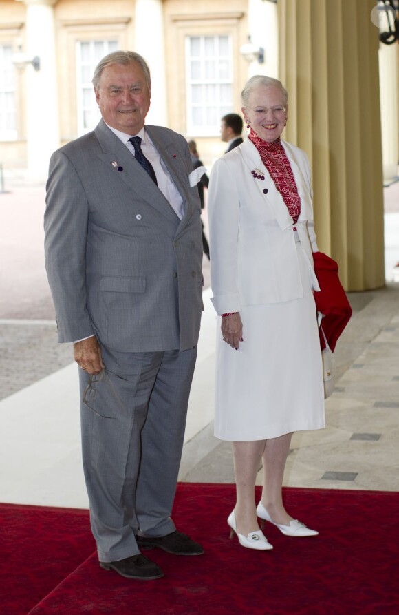 Le prince Henrik et la reine Margrethe II de Danemark. La reine Elizabeth II donnait le 27 juillet 2012 une réception à Buckingham Palace pour les royaux et chefs d'Etat et de gouvernement invités à la cérémonie d'ouverture des Jeux olympiques de Londres 2012, dans les heures précédant le grand moment.