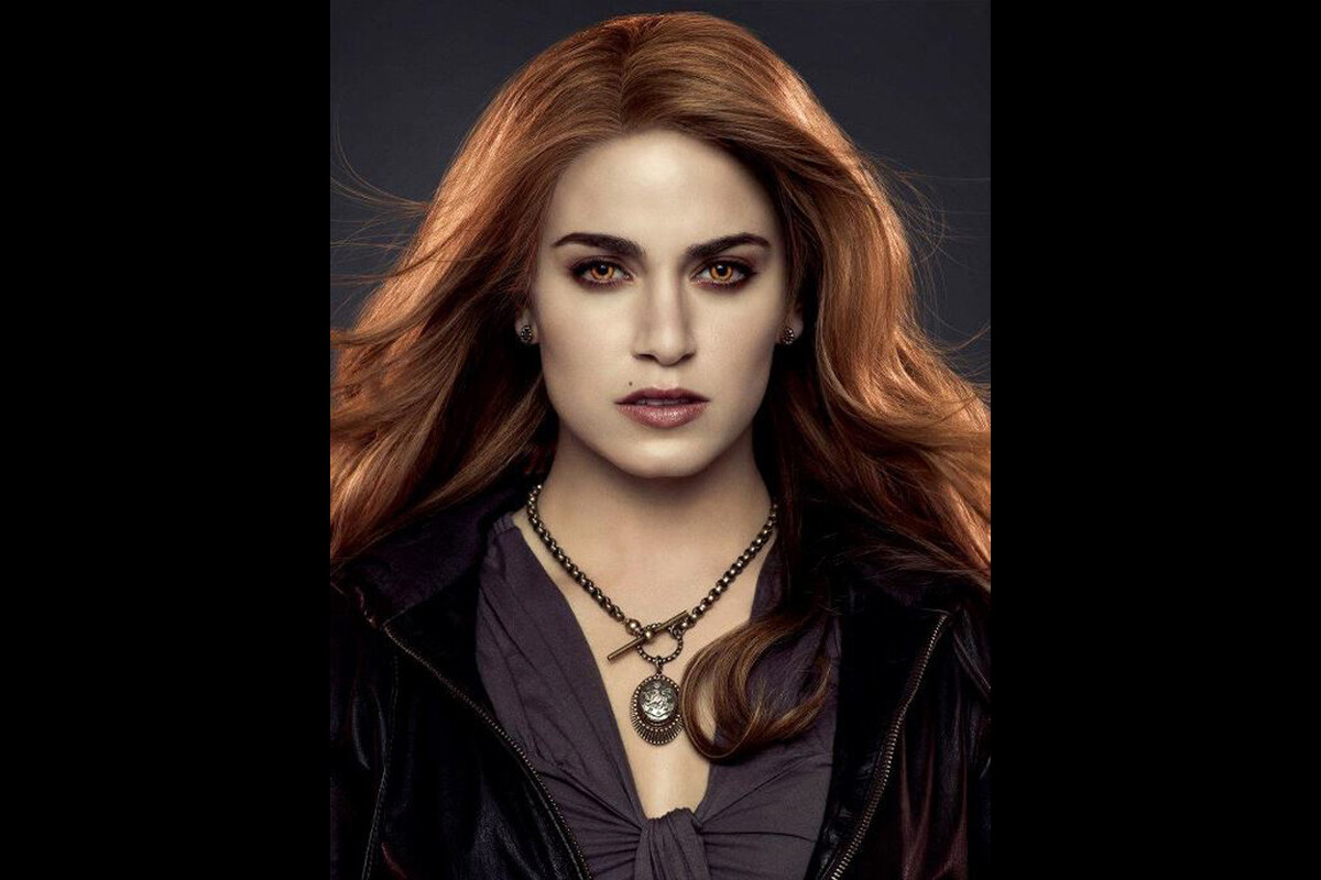 Photo Affiche du film Twilight chapitre 5 Révélation (2e partie) avec Nikki Reed Purepeople