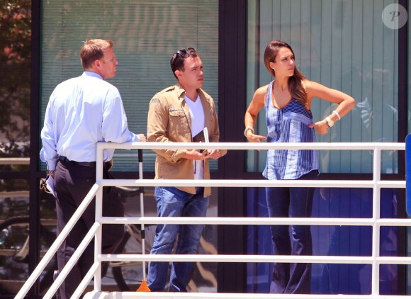 La jolie Jessica Alba visite des locaux à Montebello, à l'est de Los Angeles le 31 juillet 2012