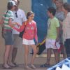 La reine Sofia d'Espagne à Palma de Majorque le 1er août 2012 avec l'infante Elena et ses enfants Felipe et Victoria.