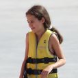 La jeune Victoria, 11 ans, fille de l'infante Elena d'Espagne, part pour une balade en dériveur, le 1er août 2012 à Majorque.