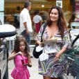 Tia Carrere avec sa fille Bianca, 7 ans, en juillet 2012 à Los Angeles.
