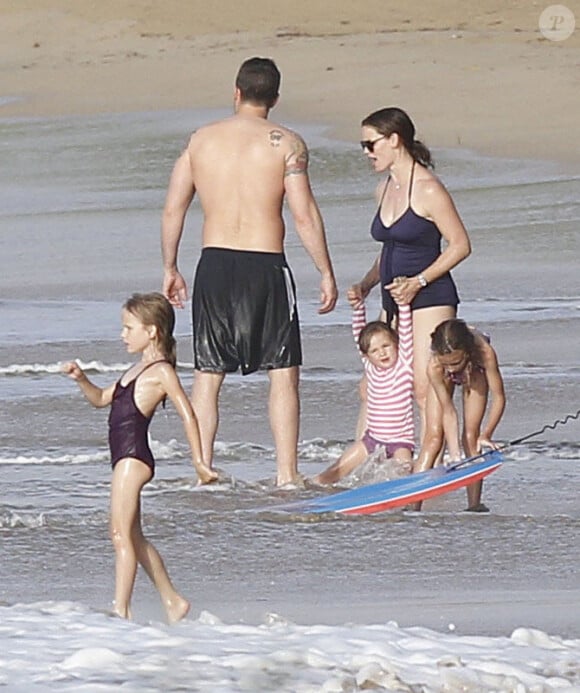 EXCLU - Jennifer Garner, Ben Affleck et leurs enfants Violet, Seraphina et Samuel en vacances sur une plage de Puerto Rico le 15 juillet 2012