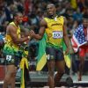 Usain Bolt remporte le 100m lors des Jeux olympiques de Londres le 5 août 2012 et conserve ainsi son titre avant d'aller le célébrer avec les spectateurs et Yohan Blake, médaillé d'argent sur la distance
