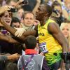 Usain Bolt remporte le 100m lors des Jeux olympiques de Londres le 5 août 2012 et conserve ainsi son titre avant d'aller le célébrer avec les spectateurs