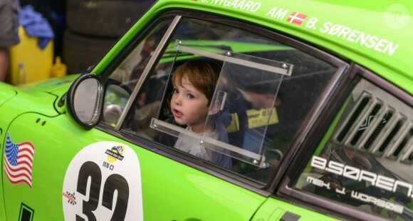 Le prince Henrik, 3 ans, a pu tester plein de vieux bolides lors du Grand Prix historique de Copenhague le 4 août 2012. A l'arrêt, bien sûr.