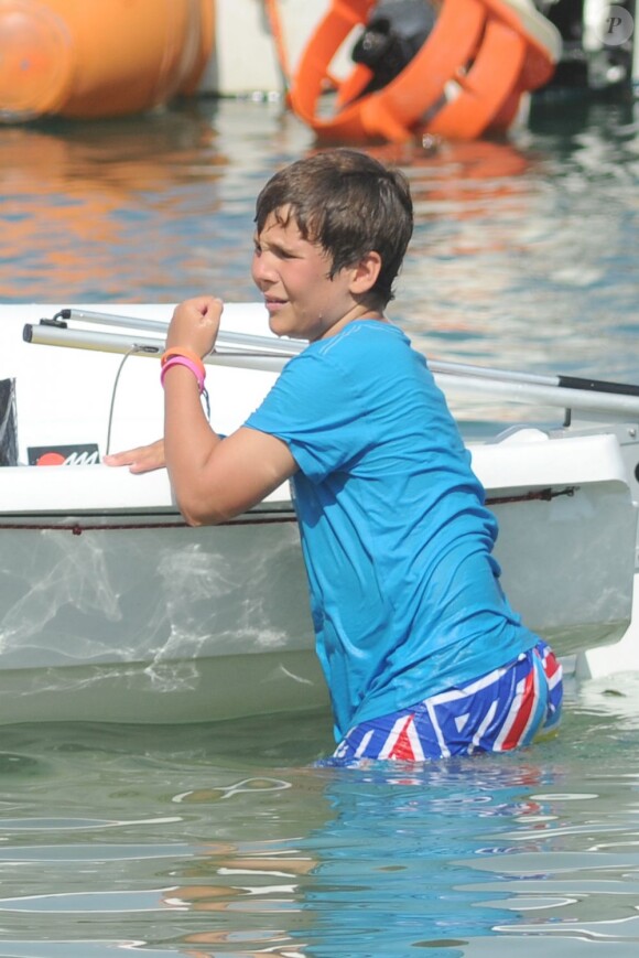 Felipe, 14 ans, fils de l'infante Elena d'Espagne, à l'école de voile de Palma de Majorque le 3 août 2012.