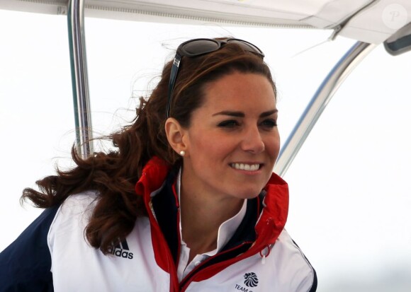 Kate Middleton le 6 août 2012 à Weymouth lors de la medal race de la compétition de voile catégorie Laser, dans laquelle étaient engagés le Britannique Paul Goodison chez les hommes et l'Irlandaise Annalise Murphy chez les femmes.