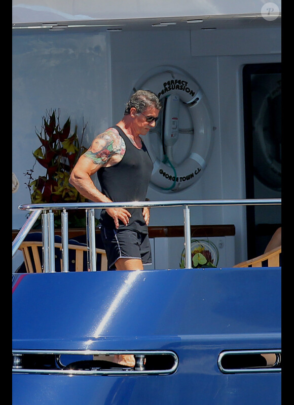Sylvester Stallone, en pleine balade à bord d'un yacht, sur la Côte d'Azur, le mardi 7 août 2012.