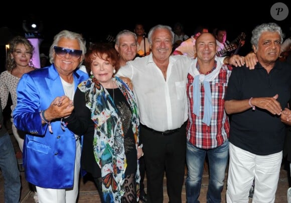 Marcel Campion entouré de Régine, Michou, Vincent Lagaf' et Enrico Macias lors de sa soirée organisée à Saint-Tropez en août