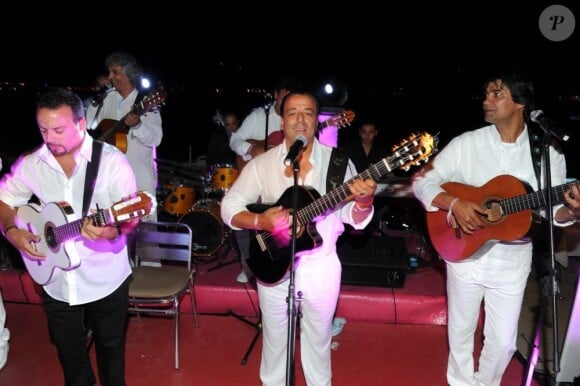 Chico et les Gypsies lors de la soirée organisée par Marcel Campion à Saint-Tropez en août