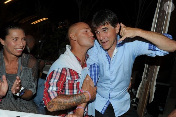 Vincent Lagaf' et Tex lors de la soirée organisée par Marcel Campion à Saint-Tropez en août