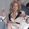 Sharon Stone pendant le tournage d'une scène de What About Love à Bucarest, le 8 août 2012. Sous son tailleur Chanel, l'actrice de 54 ans cache des traits un peu tirés.