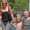 Jennie Garth a emmené ses filles à New York et profite d'une belle après-midi le 9 août 2012