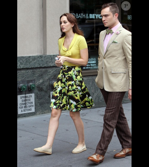 Leighton Meester et Ed Westwick, concentrés, sur le tournage de Gossip Girl à New York, le 10 août 2012