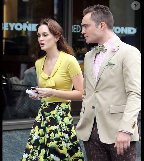 Leighton Meester en jaune et Ed Westwick sur le tournage de Gossip Girl à New York, le 10 août 2012