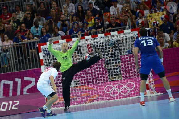 Titi Omeyer a été éblouissant. Encore.
Grâce notamment à un Thierry Omeyer fantastique, et à un impressionnant volume défensif constant, les handballeurs français ont dominé la Croatie (25-21) vendredi 10 août 2012 en demi-finale du tournoi olympique, aux JO de Londres.
