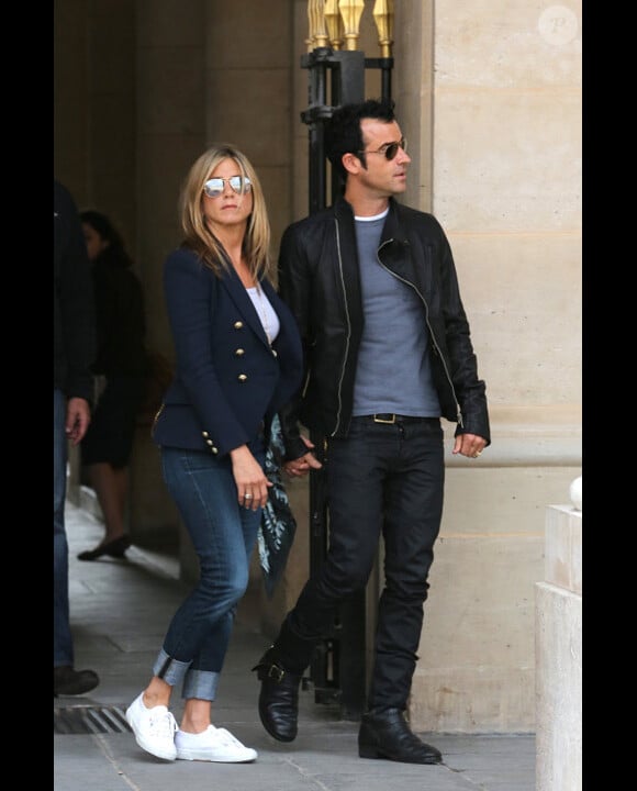 Jennifer Aniston et Justin Theroux, amoureux lors de leur passage à Paris en juin 2012