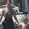 Jessica Alba en famille dans les rues de Los Angeles le 12 août 2012. La belle tribu se rend au Pain Quotidien à Beverly Hills pour bruncher.