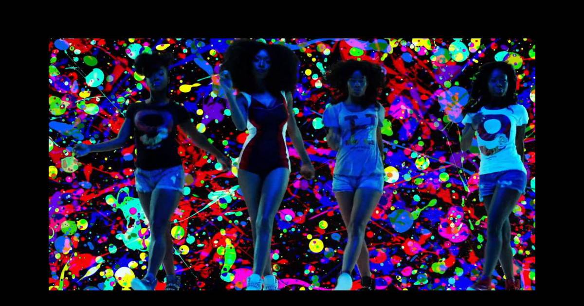 Brandy en couleurs dans le clip de Put it Down Purepeople