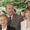Claude Chirac entourée de ses parents Jacques et Bernadette Chirac à Paris, le 30 juin 2005.