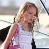 La fille de Kate Moss, Lila Grace âgée de neuf ans, se révèle être une jolie jeune fille. Saint-Tropez, le 17 août 2012.