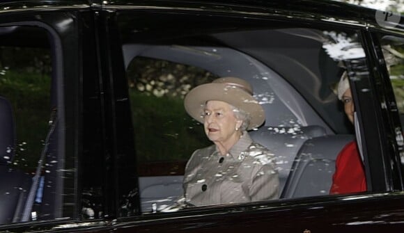 La reine Elizabeth II après un service religieux à Crathie Kirk non loin de Balmoral le 19 août 2012