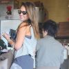 Jessica Alba s'accorde une pause gourmande à Santa Monica. Le 21/08/12