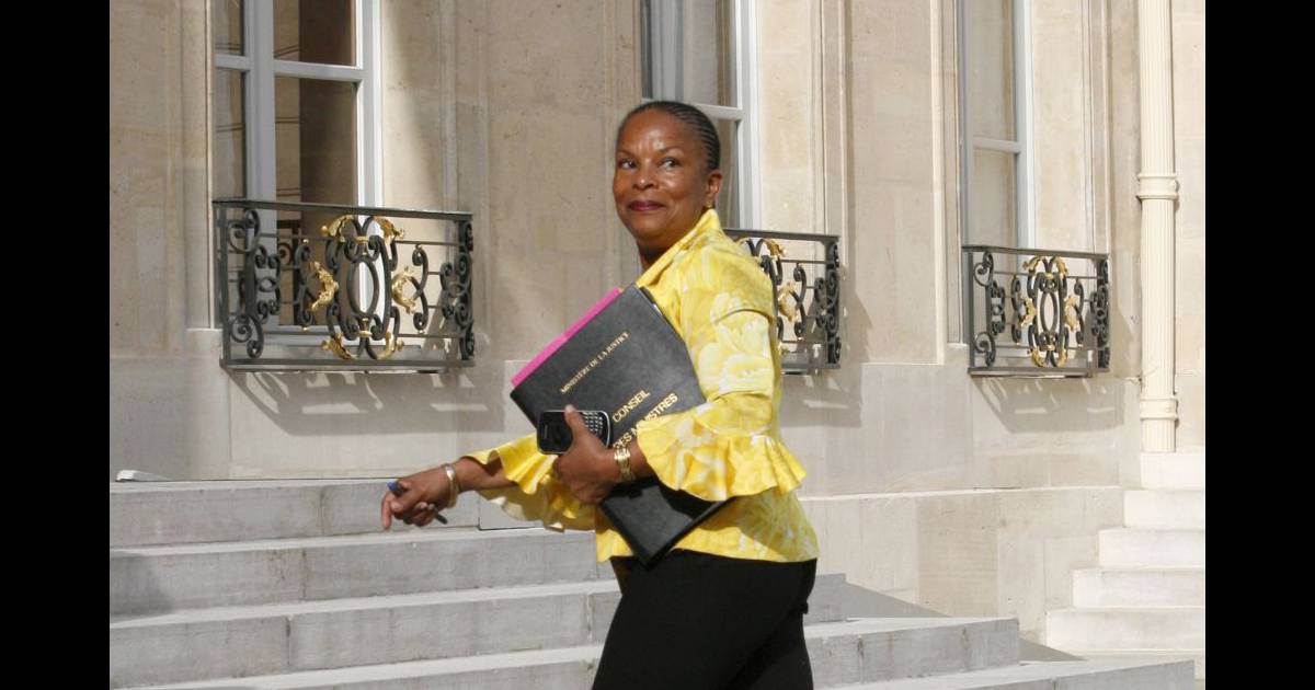 la garde des sceaux christiane taubira a son arrivee au palais de l elysee pour le conseil des ministres paris le 22 aout 2012 purepeople