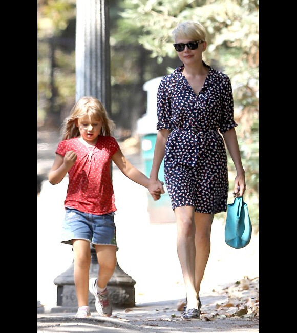 Michelle Williams et son adorable fille Matilda en balade à Los Angeles le 23 août 2012