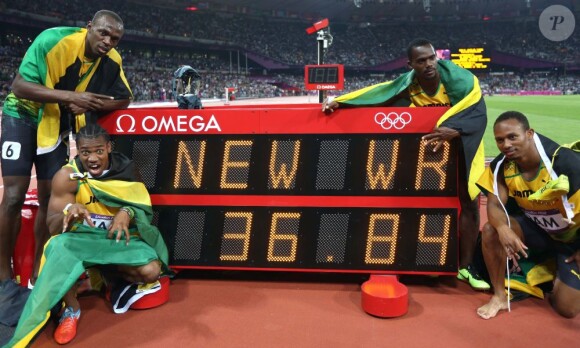 Usain Bolt, Yohan Blake, Nesta Carter, et Michael Frater n champion olympique du relais 4x100 m le 11 août 2012 à Londres avec un nouveau record du monde à la clé