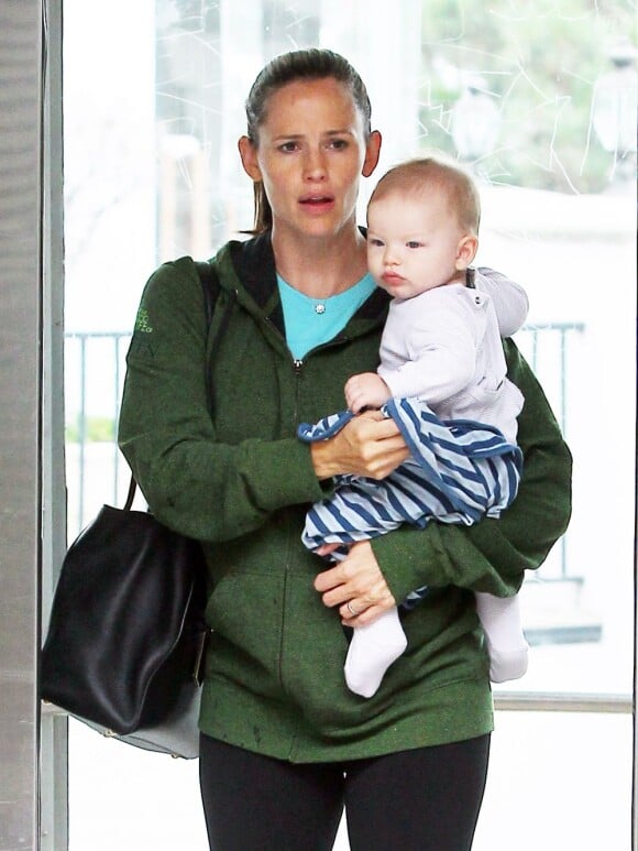 Jennifer Garner emmène son petit Samuel, six mois, chez le médecin, le 24 août 2012 à Los Angeles.