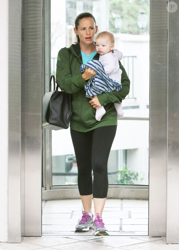 Jennifer Garner emmène son petit Samuel chez le médecin, le 24 août 2012 à Los Angeles.