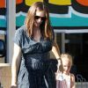 Jennifer Garner et sa fille Seraphina font des courses à Los Angeles, le 26 août 2012
