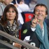 Jean-Luc Reichmann et sa femme Nathalie lors du match du PSG face à Bordeaux le 26 août 2012 à Paris