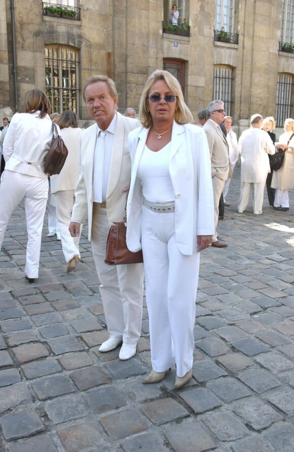 Frank Alamo et sa femme Claudy aux obsèques d'Eddy Barclay à Paris, le 18 mai 2005.