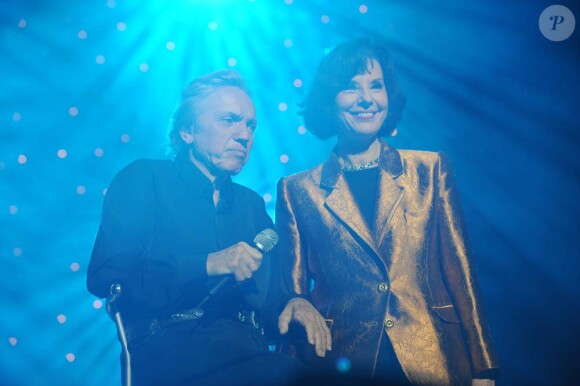 Frank Alamo, sur scène malgré la maladie, et Denise Fabre lors de la tournée Âge Tendre et Têtes de Bois, à Genève, le 20 novembre 2010.