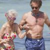 Cayetana, la duchesse d'Albe, en vacances dans les Baléares avec son mari Alfonso le 26 août 2012.