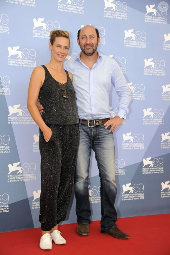 Cécile de France et Kad Merad lors du photocall du film Superstar lors de la Mostra de Venise le 30 août 2012