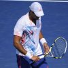Enervé et frustré, Jo-Wilfried Tsonga a fracassé sa raquette lors de sa défaite au second tour de l'US Open face au modeste Slovaque Martin Klizan le 30 août 2012 à New York