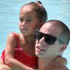 Casper Smart et Emme en pleine séance de barbotage dans une piscine à Miami. Le 30 août 2012.