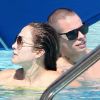 Jennifer Lopez et son amoureux Casper Smart se baignent à Miami, le 30 août 2012.