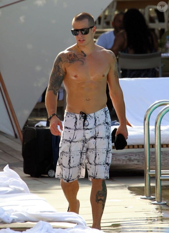 Casper Smart, muscles saillants, prend le soleil à Miami. Le 30 août 2012.