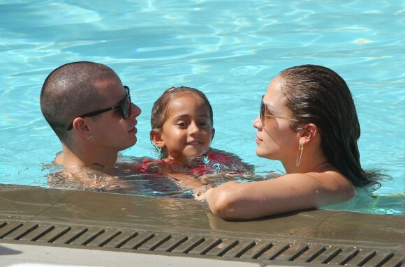 Jennifer Lopez, Casper Smart et la petite Emme profitent pleinement d'une après-midi en famille. Miami, le 30 août 2012.