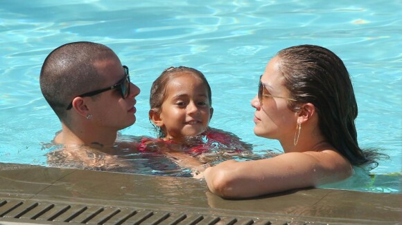 Jennifer Lopez : Superbe en bikini avec ses adorables enfants et son chéri