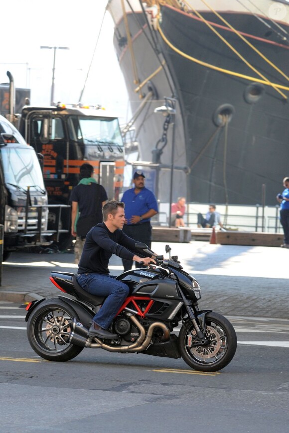 Chris Pine sur le tournage des nouvelles aventures de Jack Ryan, réalisées par Kenneth Branagh, à New York le 31 août 2012