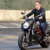 Chris Pine à moto sur le tournage des nouvelles aventures de Jack Ryan, réalisées par Kenneth Branagh, à New York le 31 août 2012