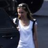 EXCLU : Calista Flockhart sur le tarmac avant son départ en week-end en jet privé avec son mari Harrison Ford et leur fils Liam, à Los Angeles, le 31 août 2012