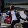  EXCLU : Calista Flockhart sur le tarmac avant son départ en week-end en jet privé avec son mari Harrison Ford et leur fils Liam, à Los Angeles, le 31 août 2012 